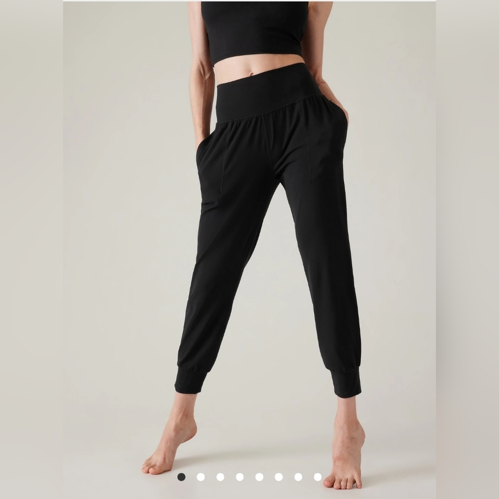 Athleta Black Salutation Jogger In PowerVita Women's size Small Petite SP